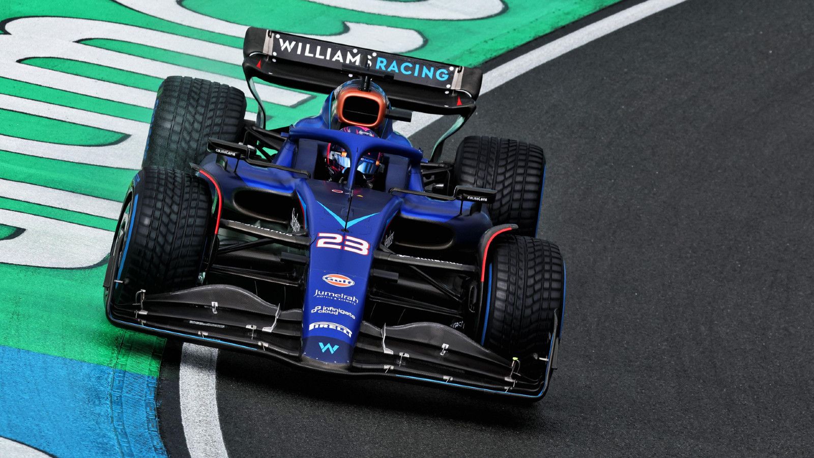 威廉姆斯力克阿斯顿马丁，汉密尔顿点燃赛场