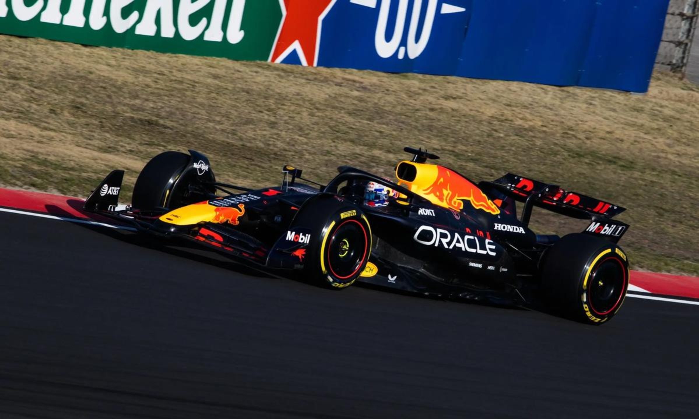 红牛车队轻取雷诺车队，维斯塔潘扛起全队