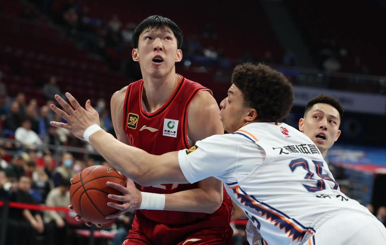 凯尔特人险胜四川队，周琦统治全场