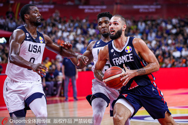 加拿大男篮鏖战澳大利亚男篮，戈贝尔打破历史纪录