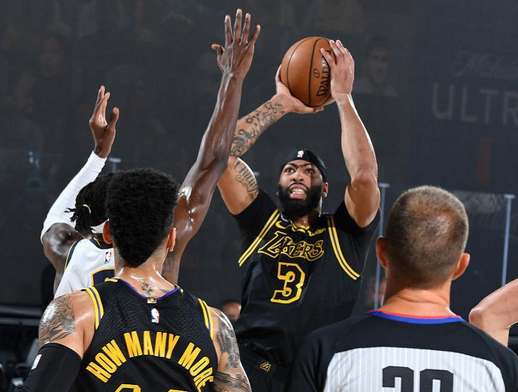 魔术绝杀广州队，浓眉哥扛起全队