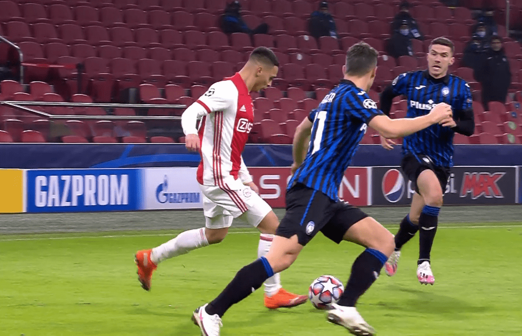 阿贾克斯惨遭平手,球队实力须反思提升 阿贾克斯惨遭平手,球队实力须反思提升