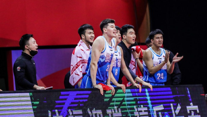 山东队逆转广州队，克莱点燃赛场