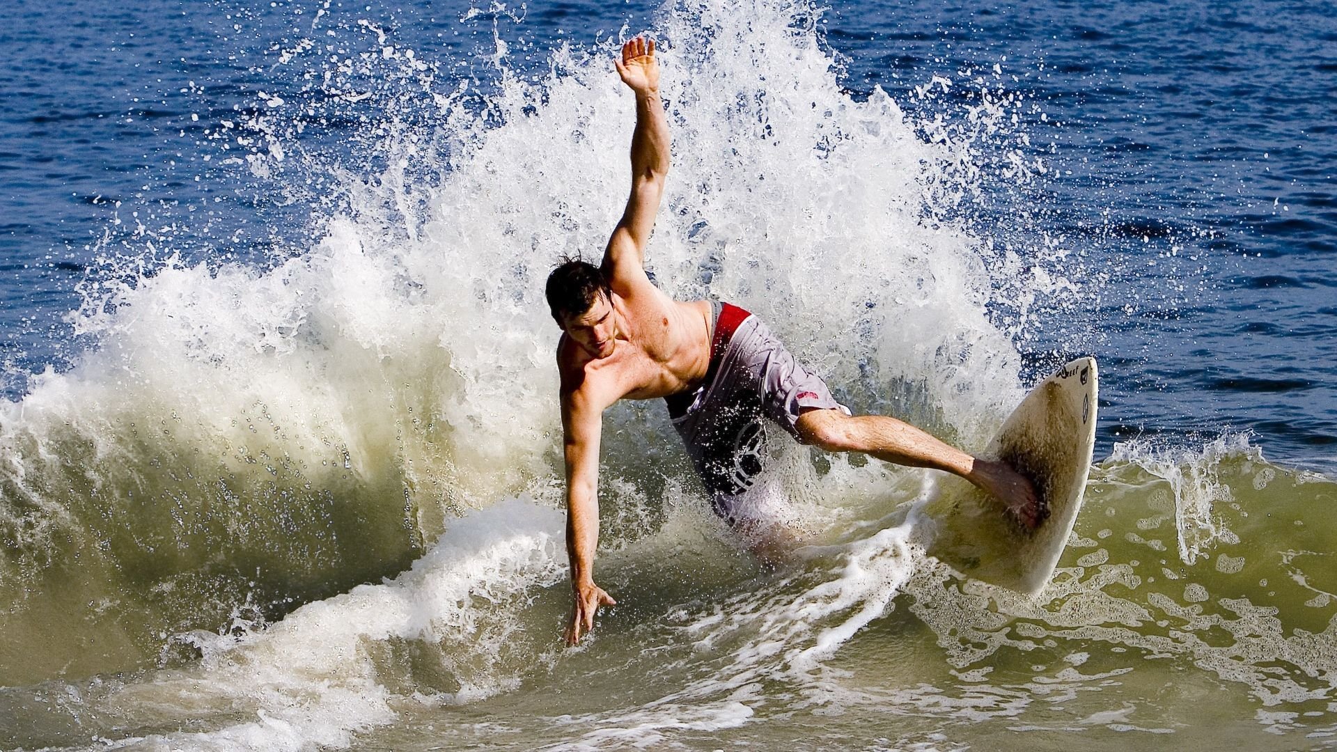 布克40分风暴眼，篮网三叉戟如何用现代篮球方程式肢解国王