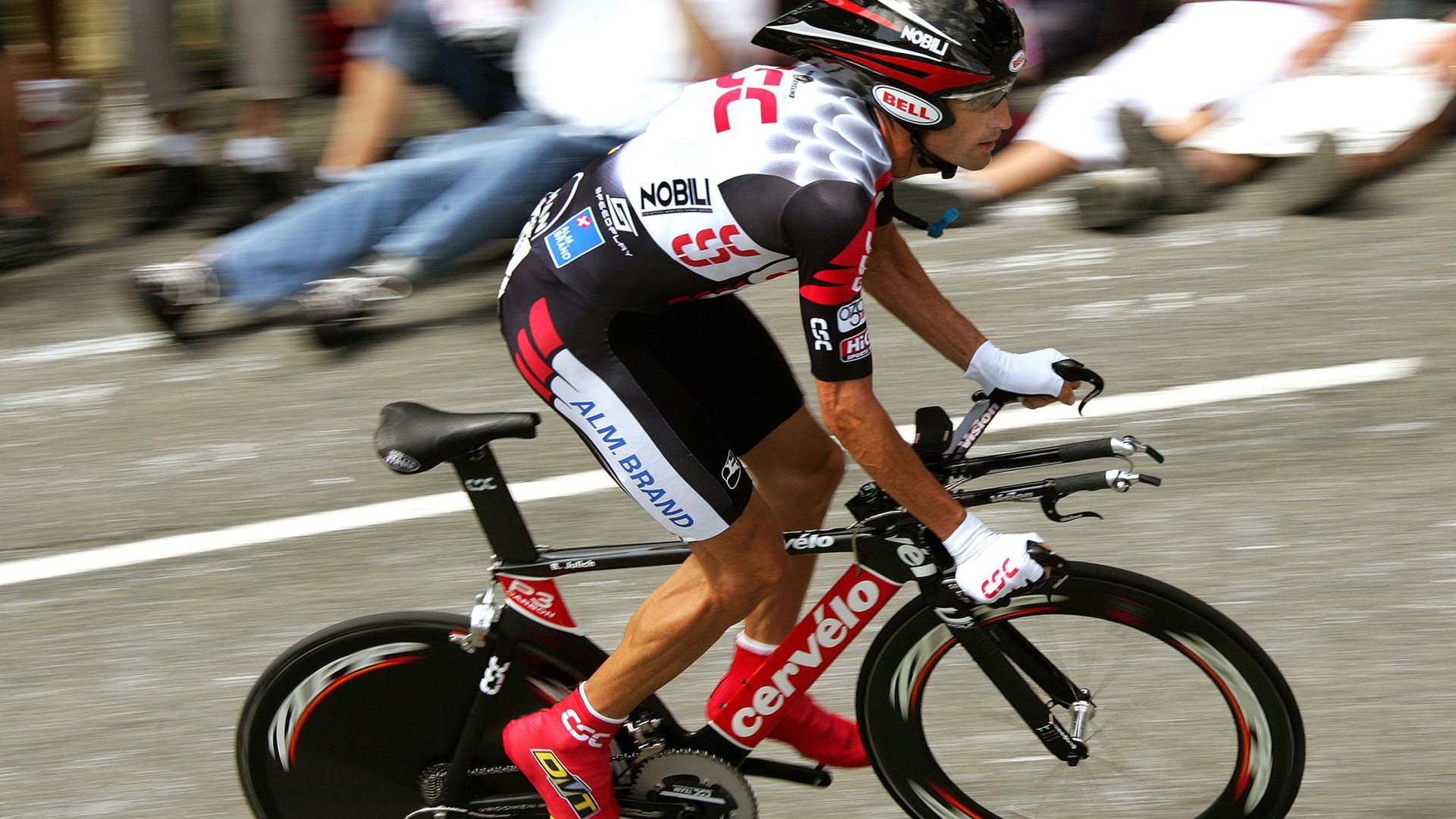 赛道与球场，哈利伯顿的双线超车传奇